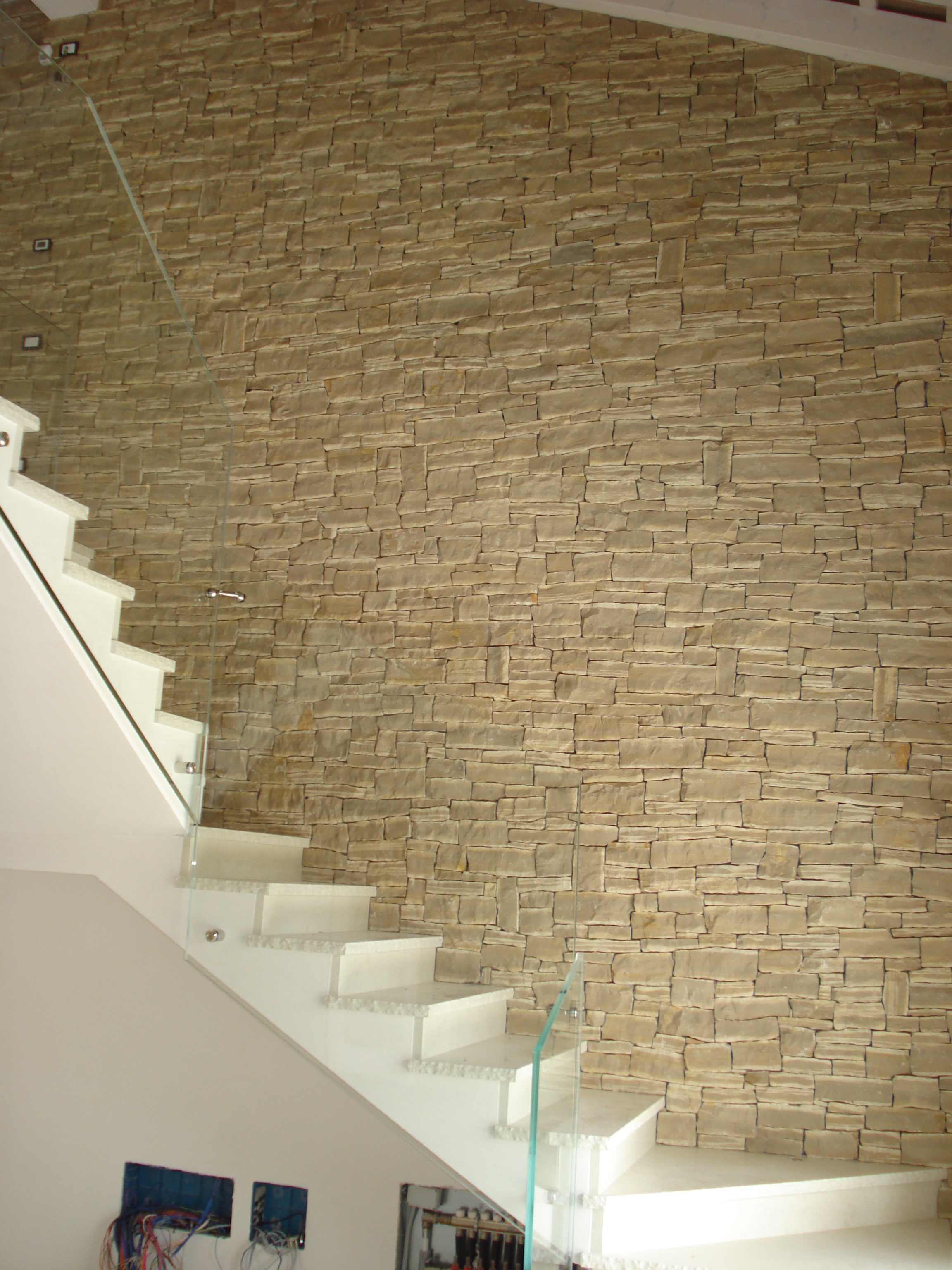 Rivestimento scala interna in pietra